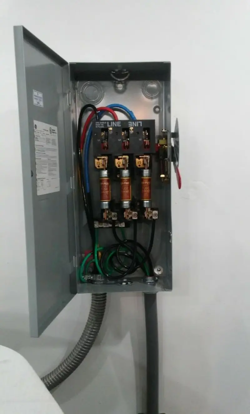 Three-phase disconnect switch installed for Smoke Detector Installation in Bellevue